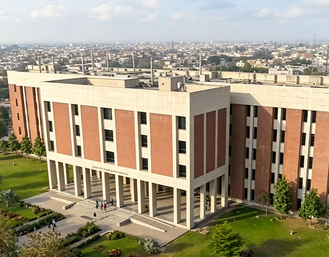 拉合尔管理科学大学
